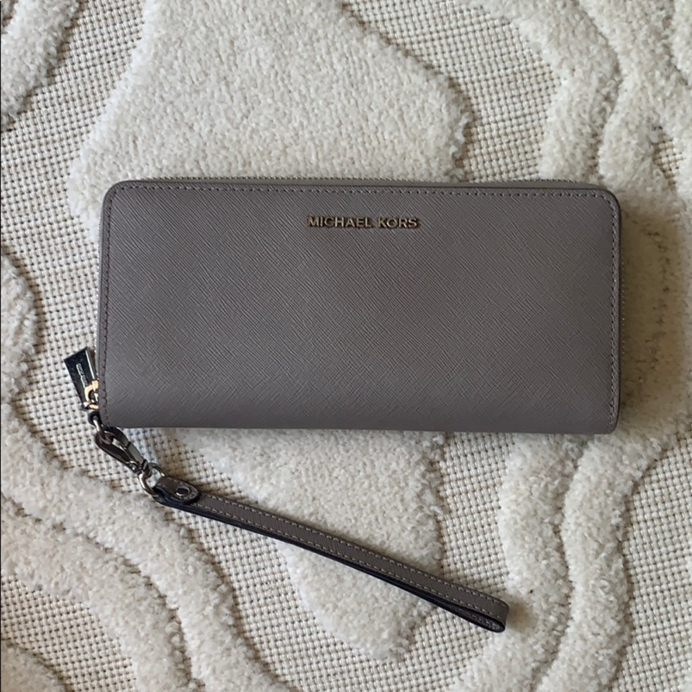 Michael Kors Jet Set Travel Continental Wallet - Picture 2 of 5
